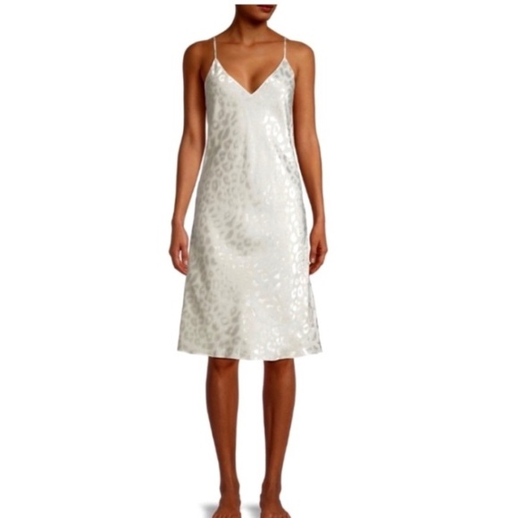 Natori Decadence Chemise. - Picture 1 of 5